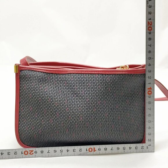 Authentic Yves Saint Laurent Shoulder Bag mon299-110525 - Picture 2 of 16